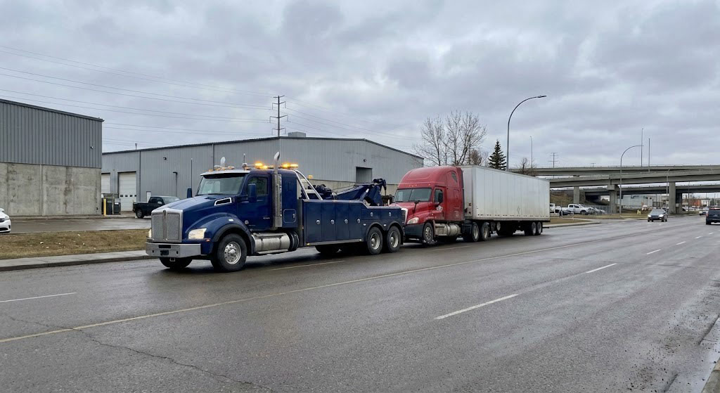 Heavy-Duty Towing Oakville | Trucks, RVs, Commercial
